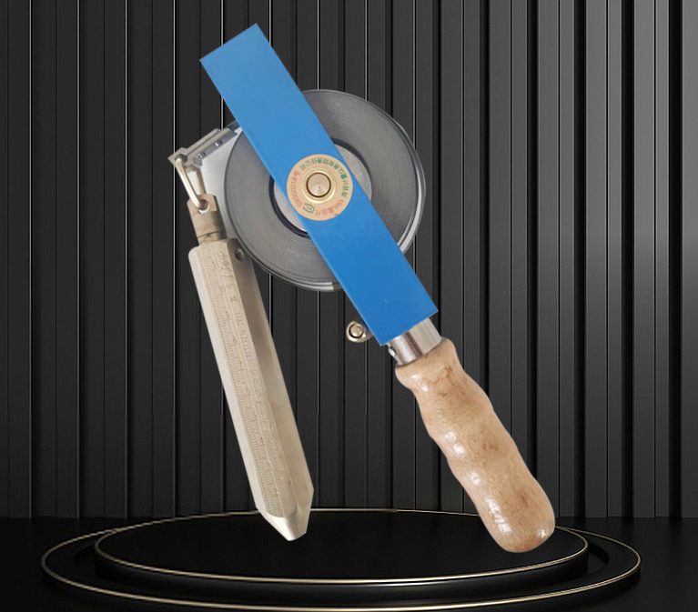 測(cè)深量油尺的使用方法既簡(jiǎn)單又便捷